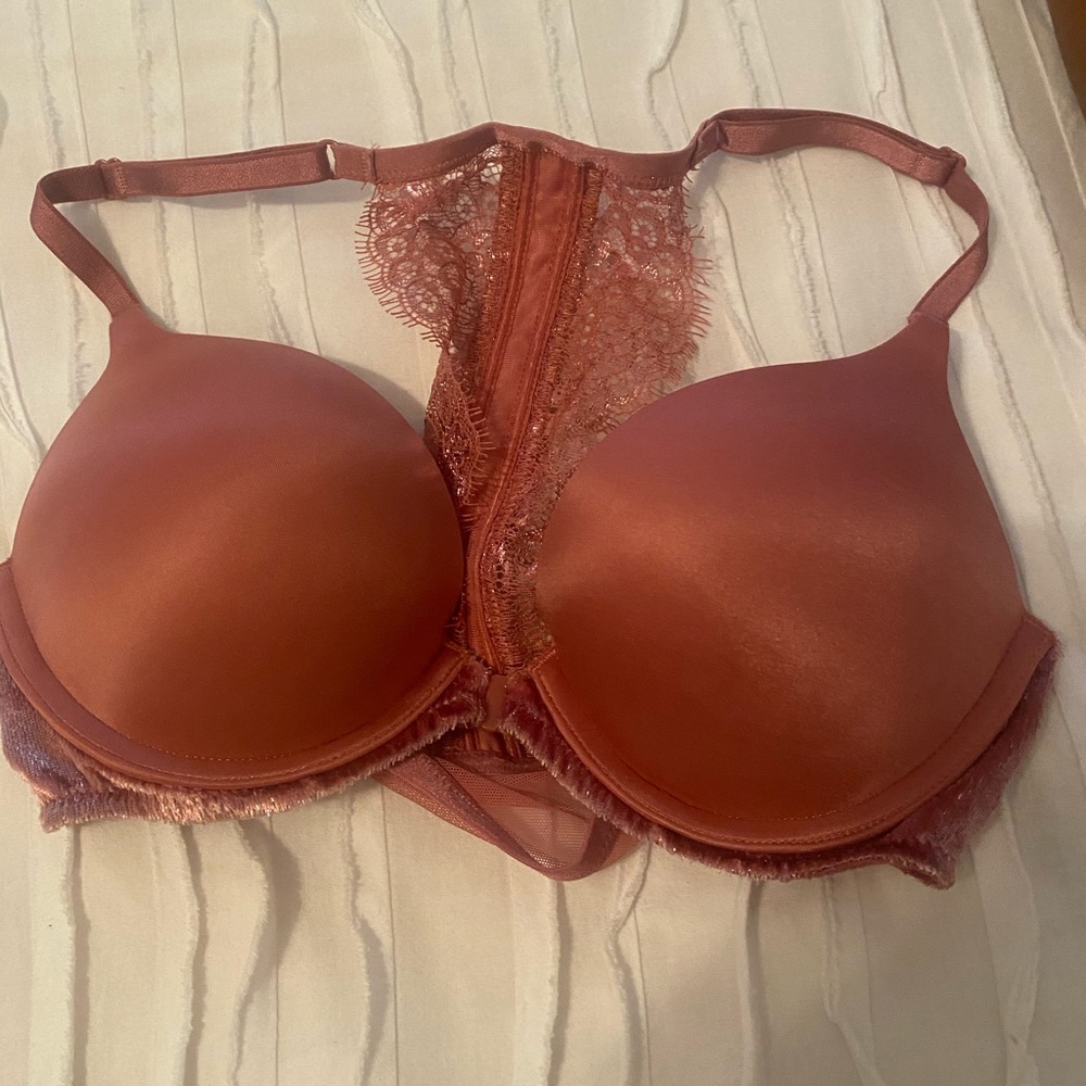 BRAND NEW Victoria’s Secret super push up bra